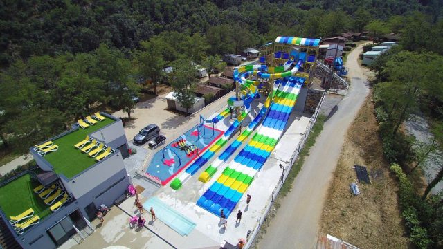 Venez vous éclater au parc aquatique à Eyrieux Camping !
